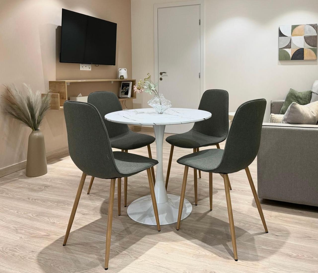 Apartment Aura Modern
