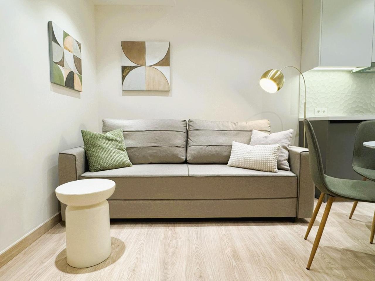 Aura Modern
